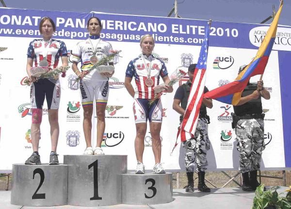 Amber Neben (2nd, USA), Ana Paola Madri&ntilde;an (1st, Colombia) and Shelley Evans (3rd, USA)