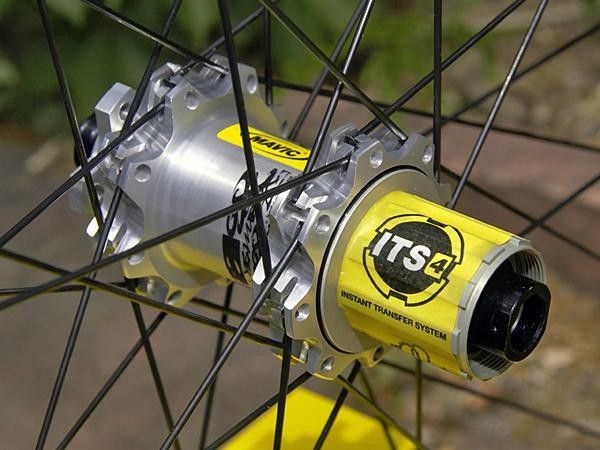 The rear hub sports new ITS-4 internals