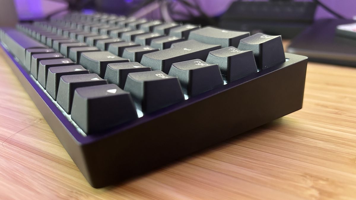 Endgame Gear KB65HE side profile showing elevation and chassis thickness