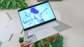 Asus Zenbook S 16