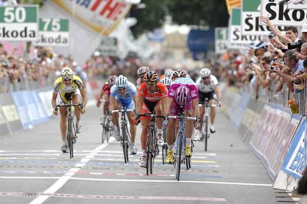 A small bunch sprint due to crashes, and Petacchi wins