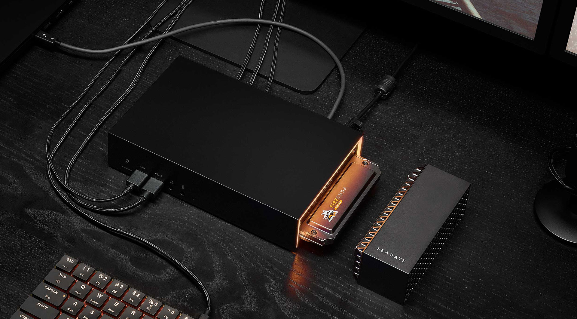 Ssd gaming. M2 NVME док станции. Док станция Seagate. Док-станция 4 SSD Nix.