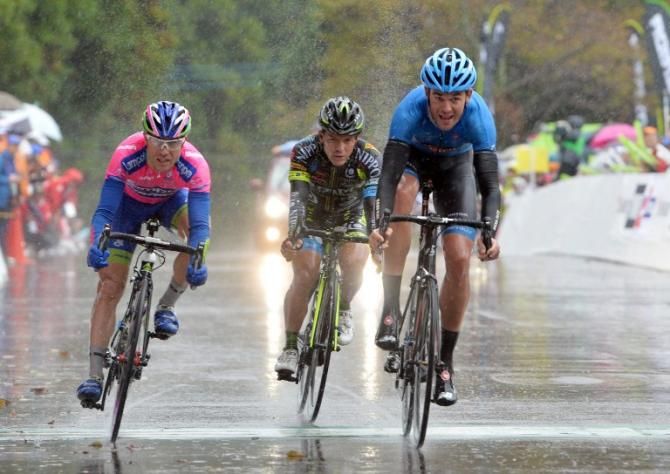 Jack Bauer (Garmin-Sharp) takes the sprint for second at the Japan Cup road race.