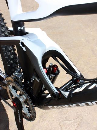 The co-molded carbon fiber and aluminum linkage on the top-end Jekyll carbon frames are very widely spaced for maximum rigidity.