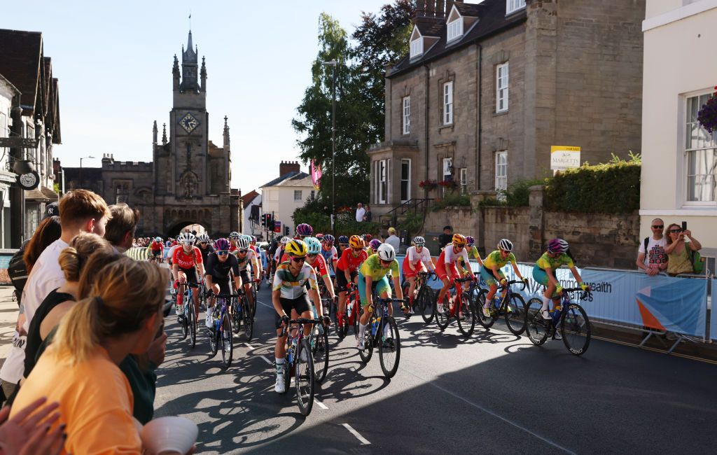 The women's Commonwealth Games road race peloton