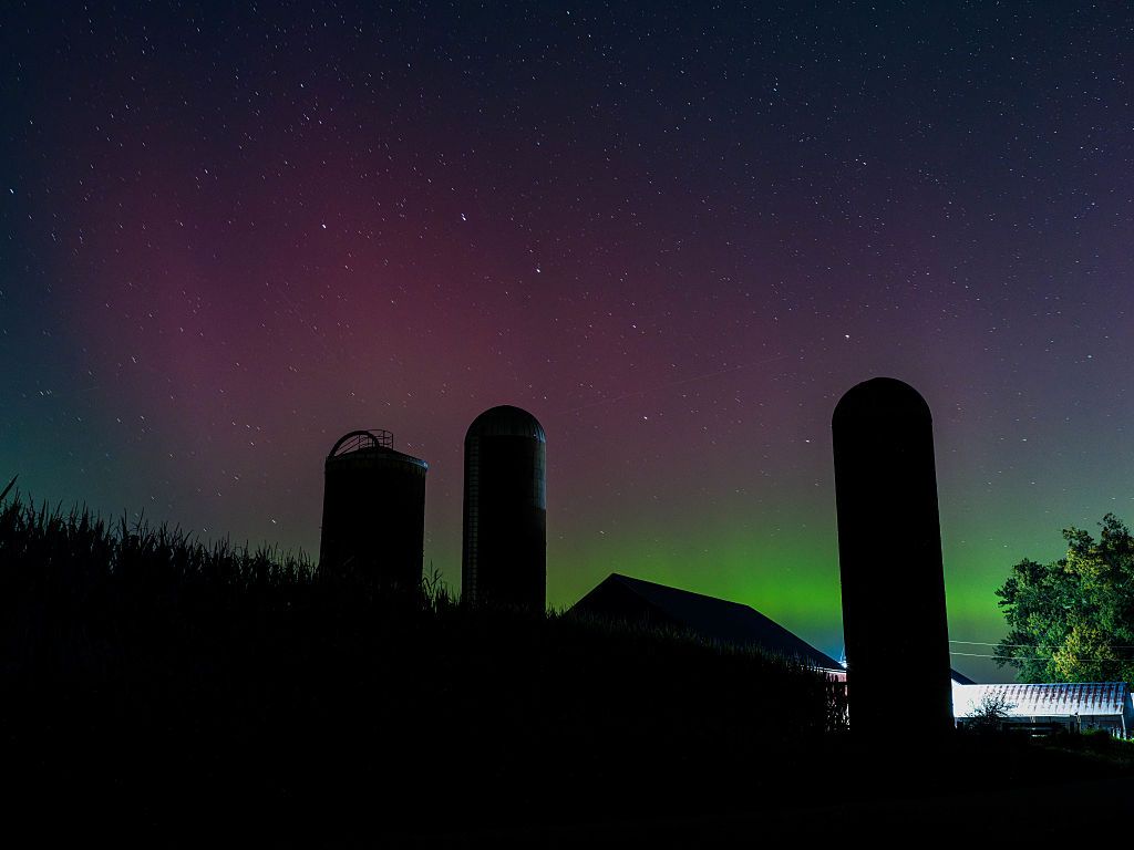 Surprise solar storm sparks stunning auroras across the US (photos
