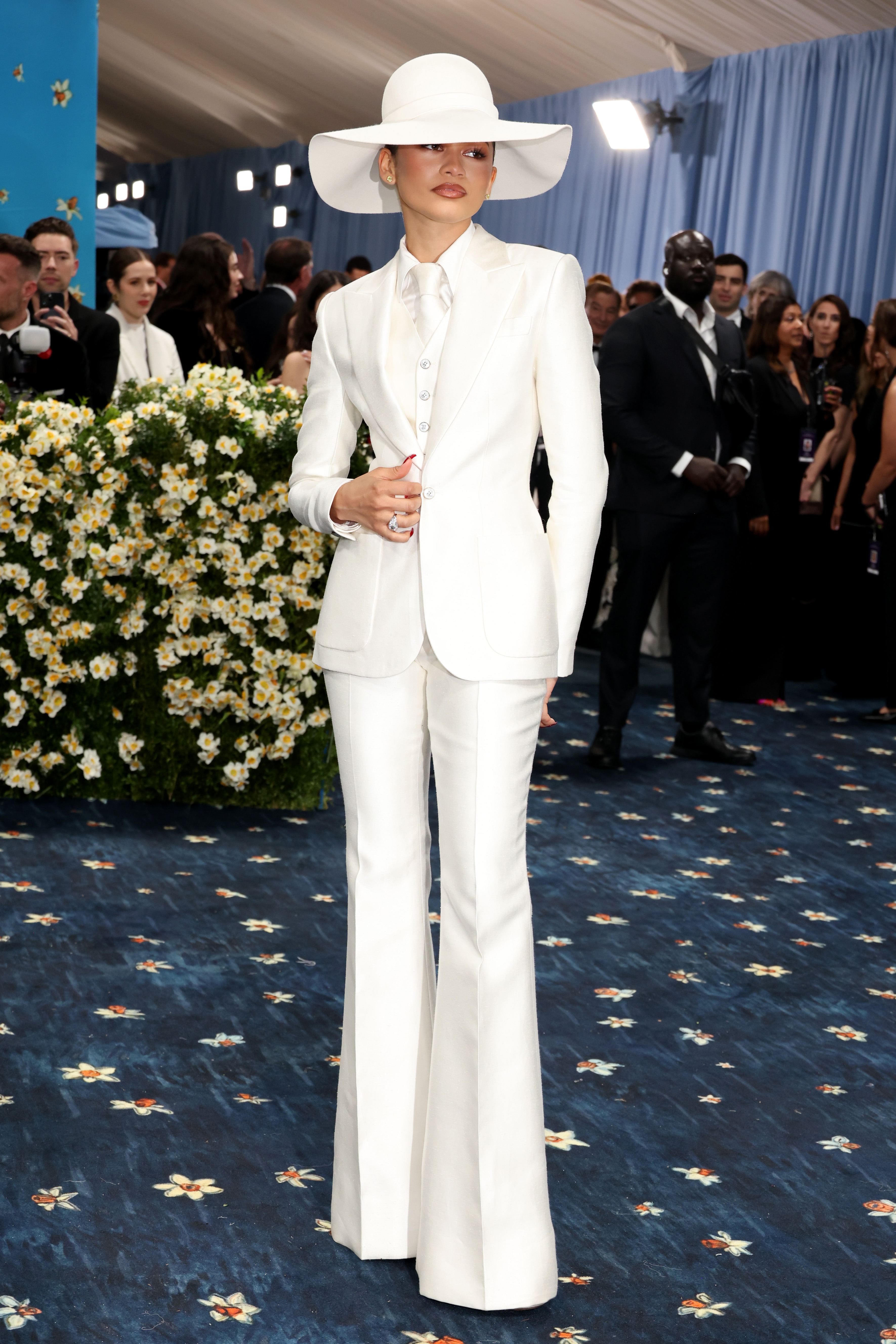 Zendaya attended the 2025 Met Gala in an all white suit plus the neck tie trend