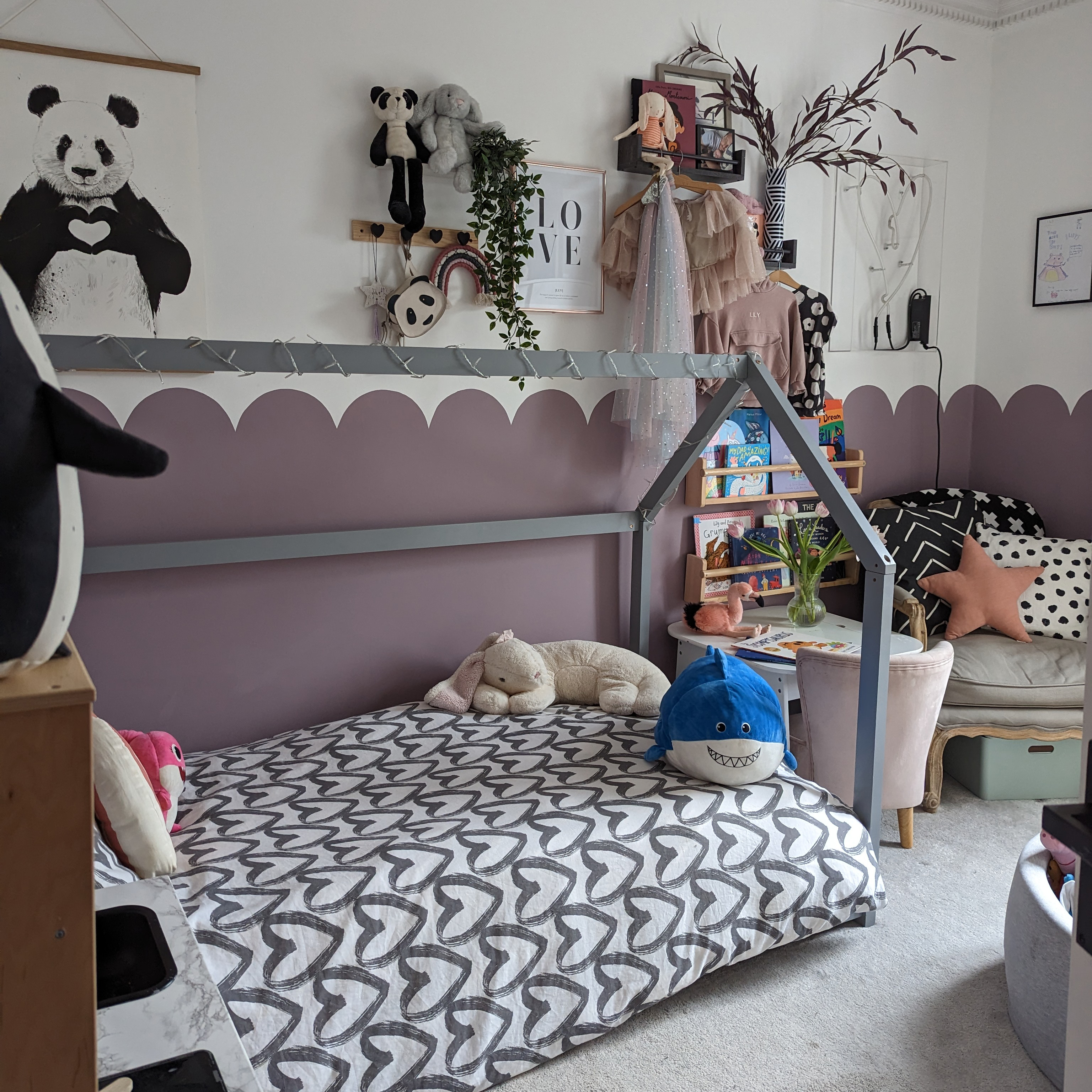 girl&#039;s bedroom with purple paint effect on the walls