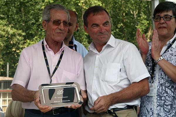 Former pro Federico Bahamontes with Bernard Hinault