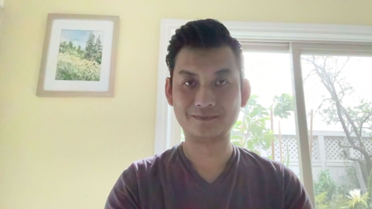 Litra Beam review; standard room with no lighting