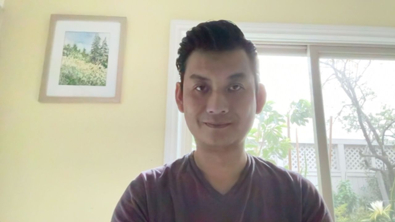Litra Beam review; standard room with no lighting