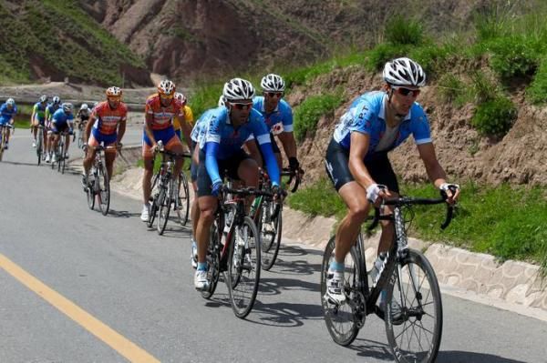 Erler Tobias (Tabriz) leading the front group as the KOM approached.