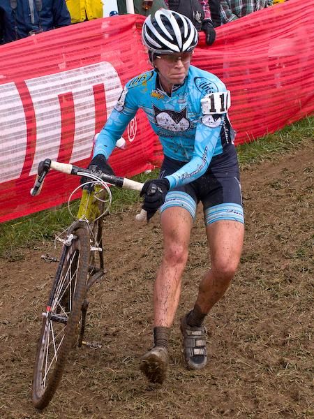 Barbara Howe (Vanderkitten) failed to reach the leaders, but finished a solid seventh.