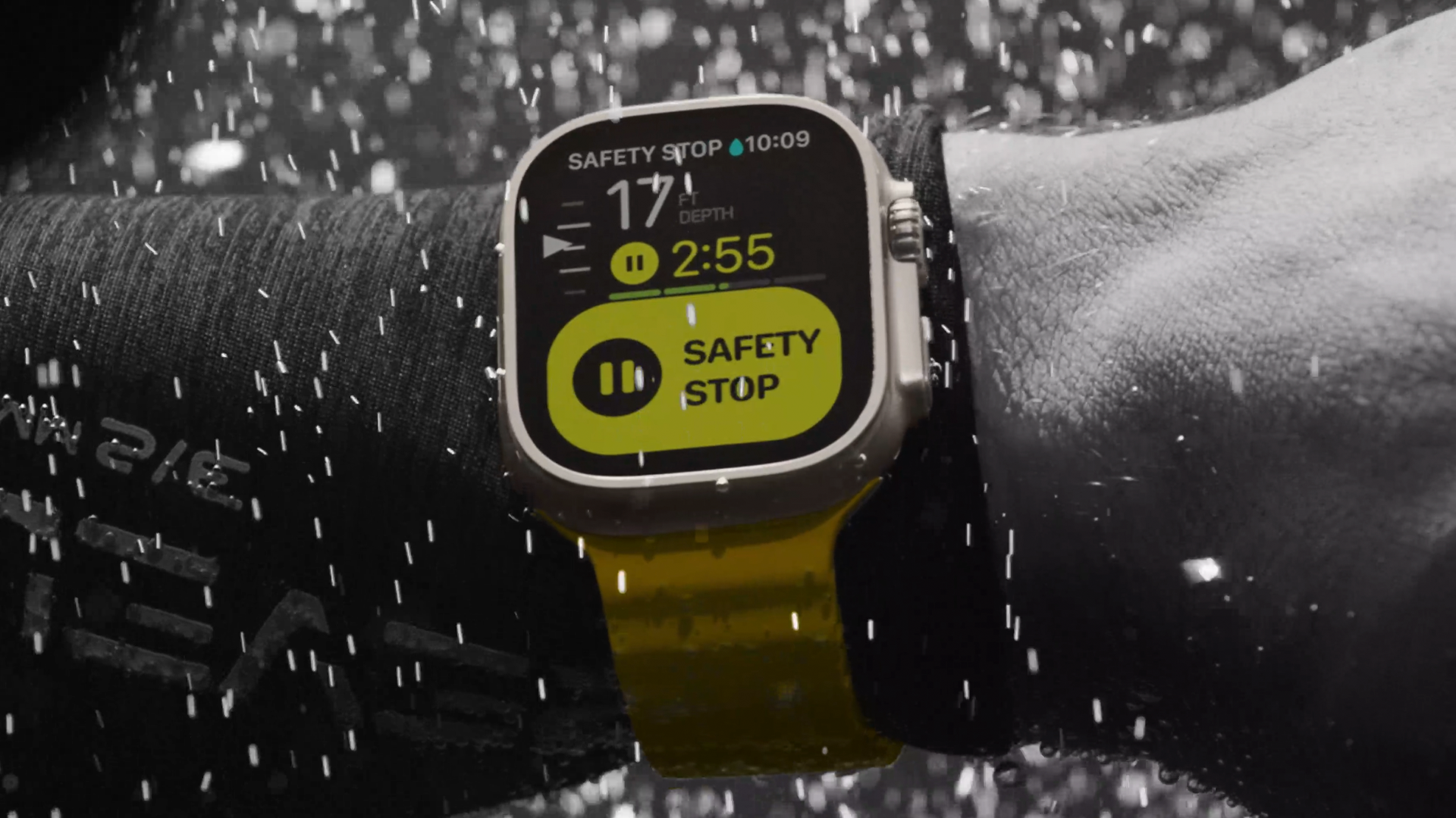 Apple Watch Ultra di bawah air