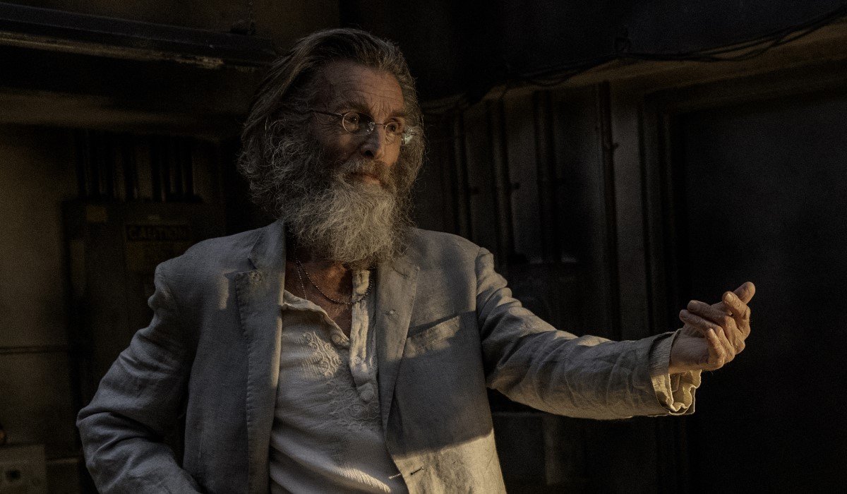 john glover's teddy talking to alicia on fear the walking dead season 6