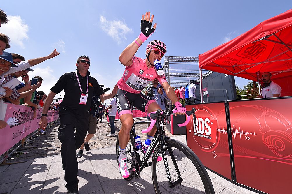 Marcel Kittel (Etixx-QuickStep) waves to the crowd at the start of stage 4 at the Giro d'Italia