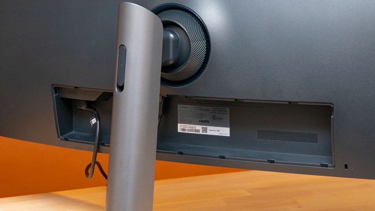 Samsung CRG9 display