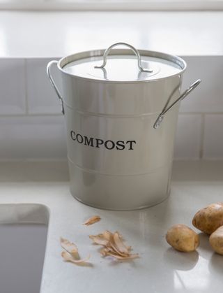 Garden Trading Compost Bucket in Clay