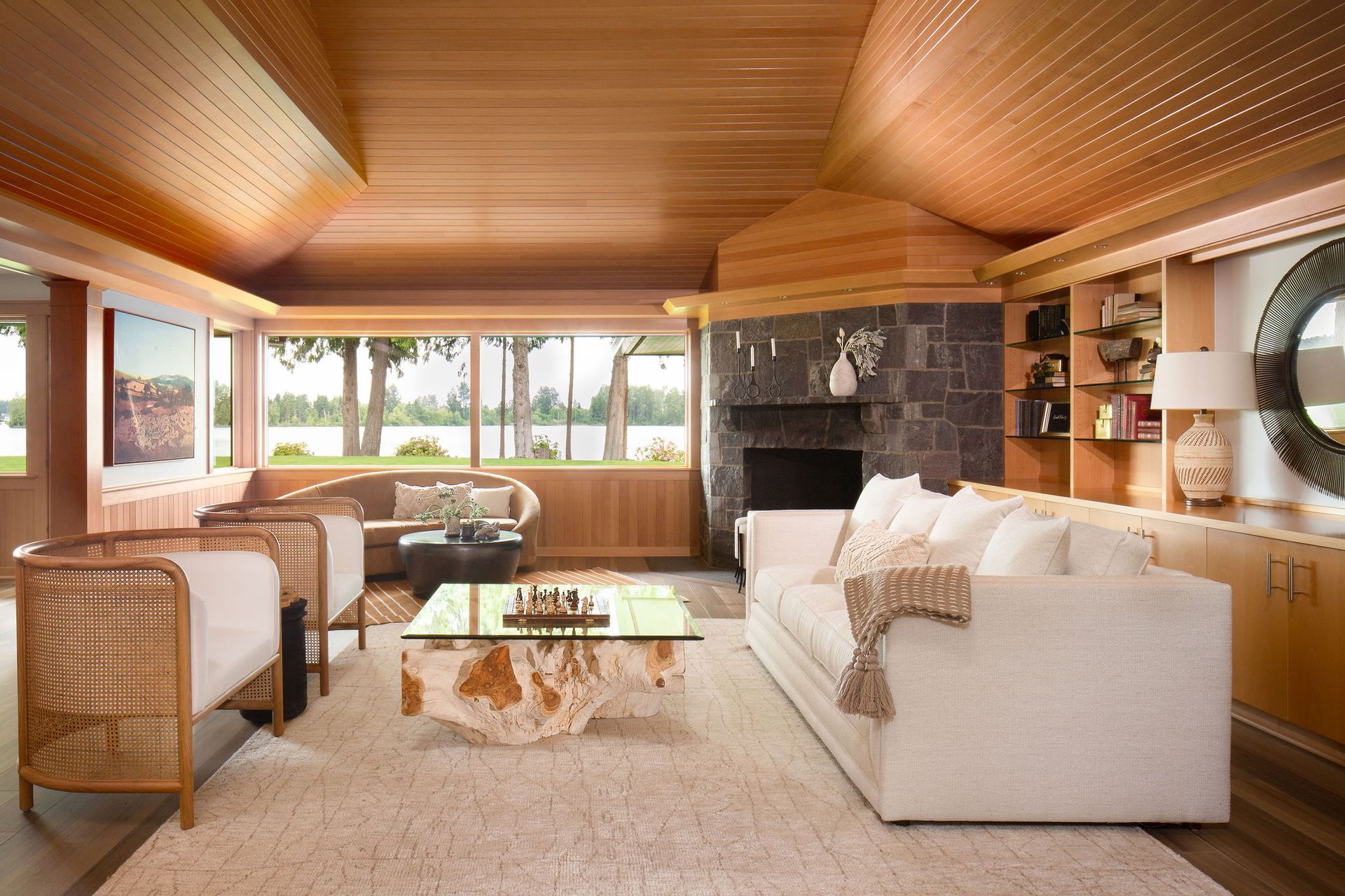 Ένα καθιστικό με χώρους συνομιλίας