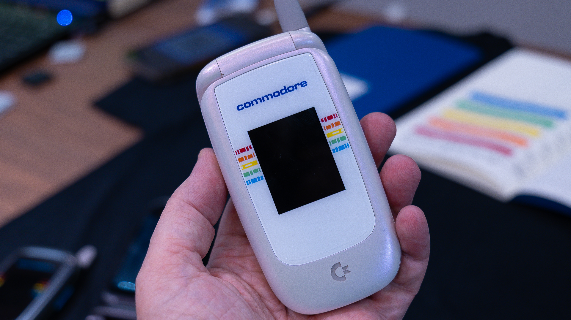 Commodore Callback 8020 flip phone
