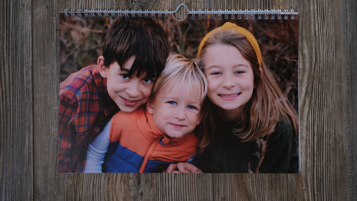A wall calendar from Saal on a wood background