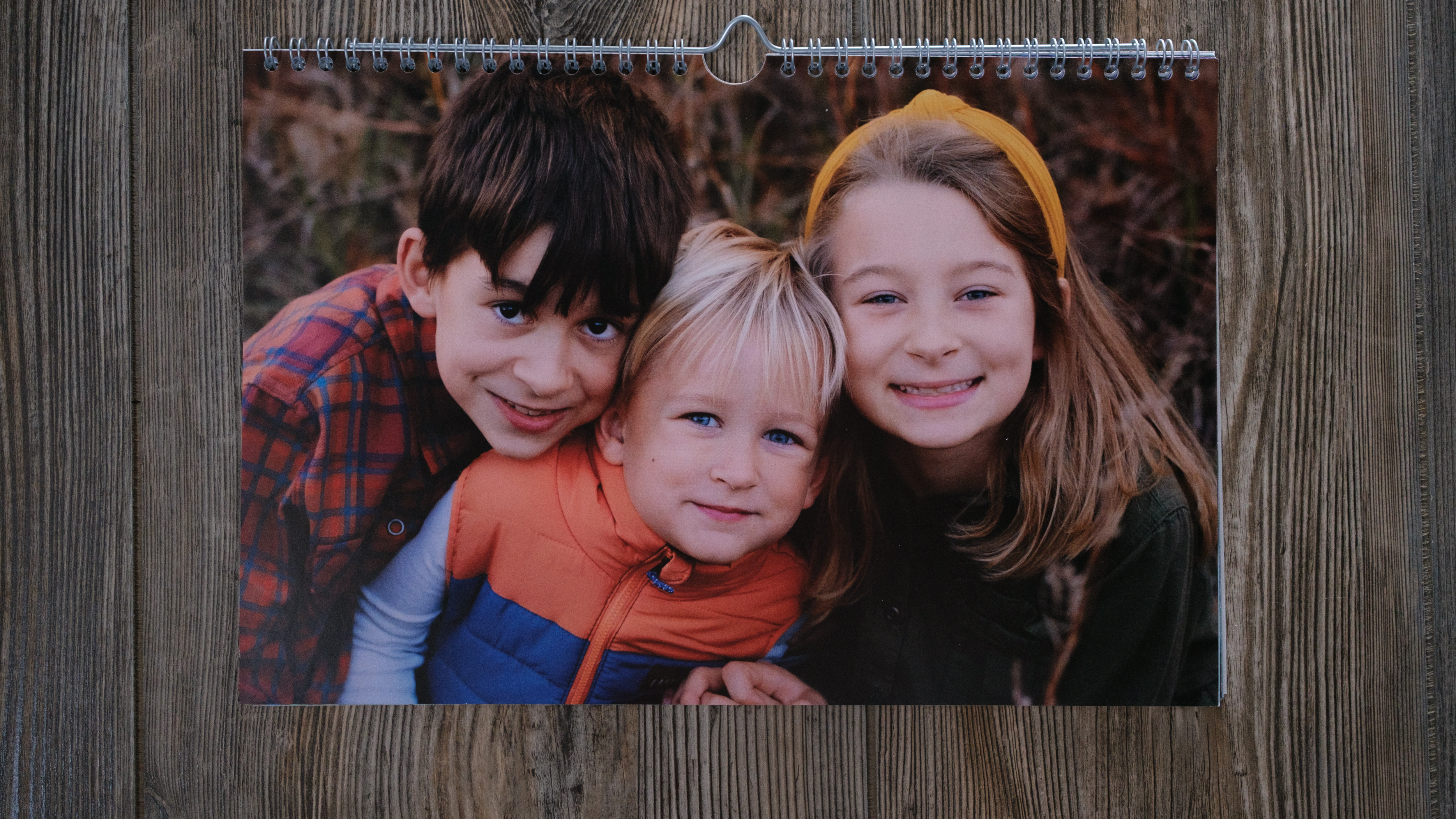 A wall calendar from Saal on a wood background