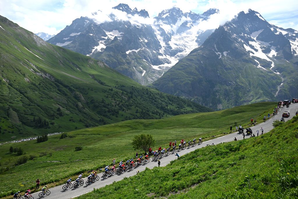 VALLOIRE FRANCE JULY 02 A general view of the peloton climbing to the Col du Galibier 2642m during the 111th Tour de France 2024 Stage 4 a 1394km stage from Pinerolo to Valloire UCIWT on July 02 2024 in Valloire France Photo by Dario BelingheriGetty Images