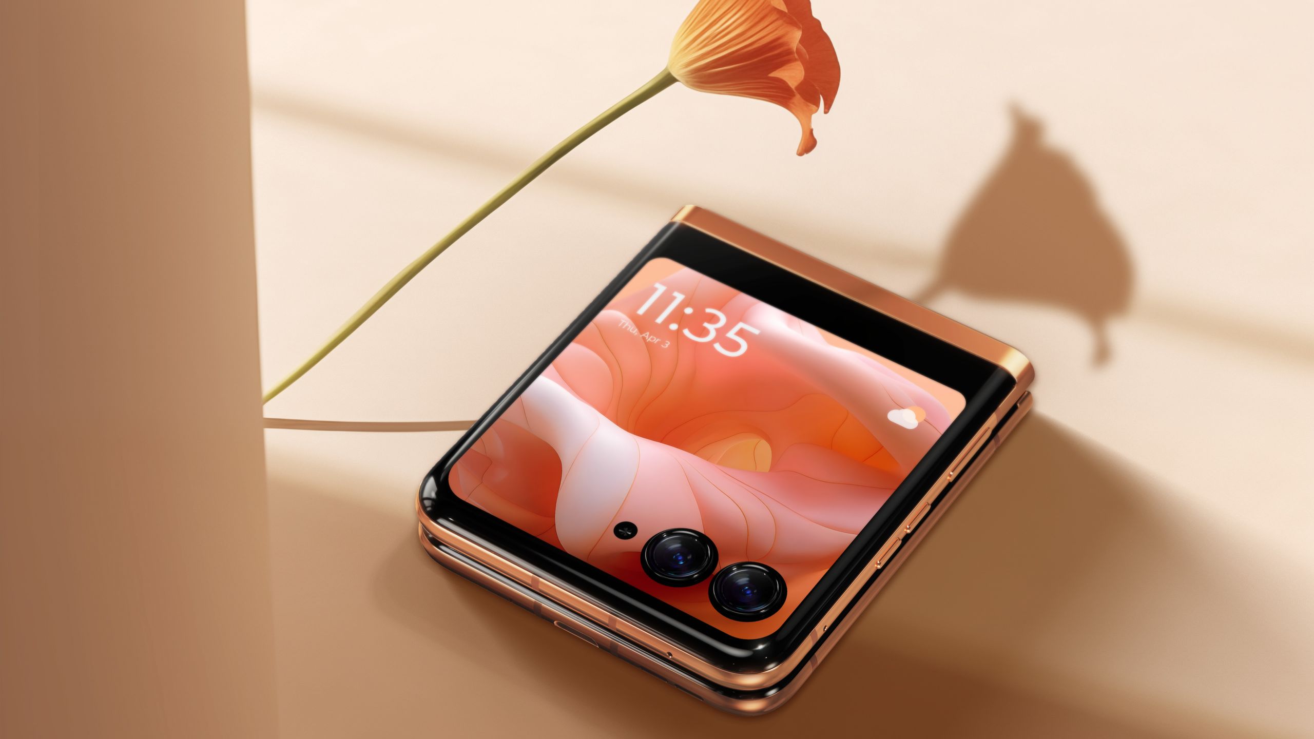 The Motorola Razr Plus gets a special edition color, and it's just ...