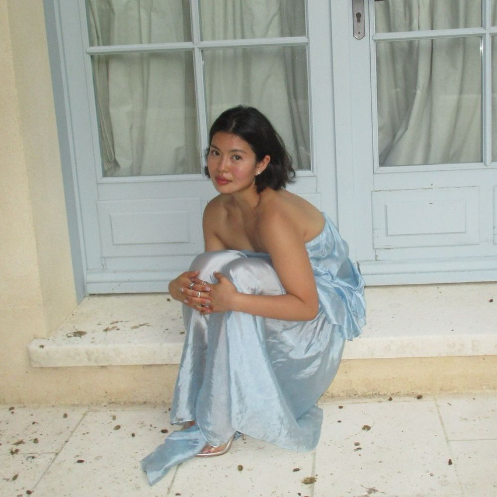 Influencer @alllisonho wears an icy blue strapless dress.