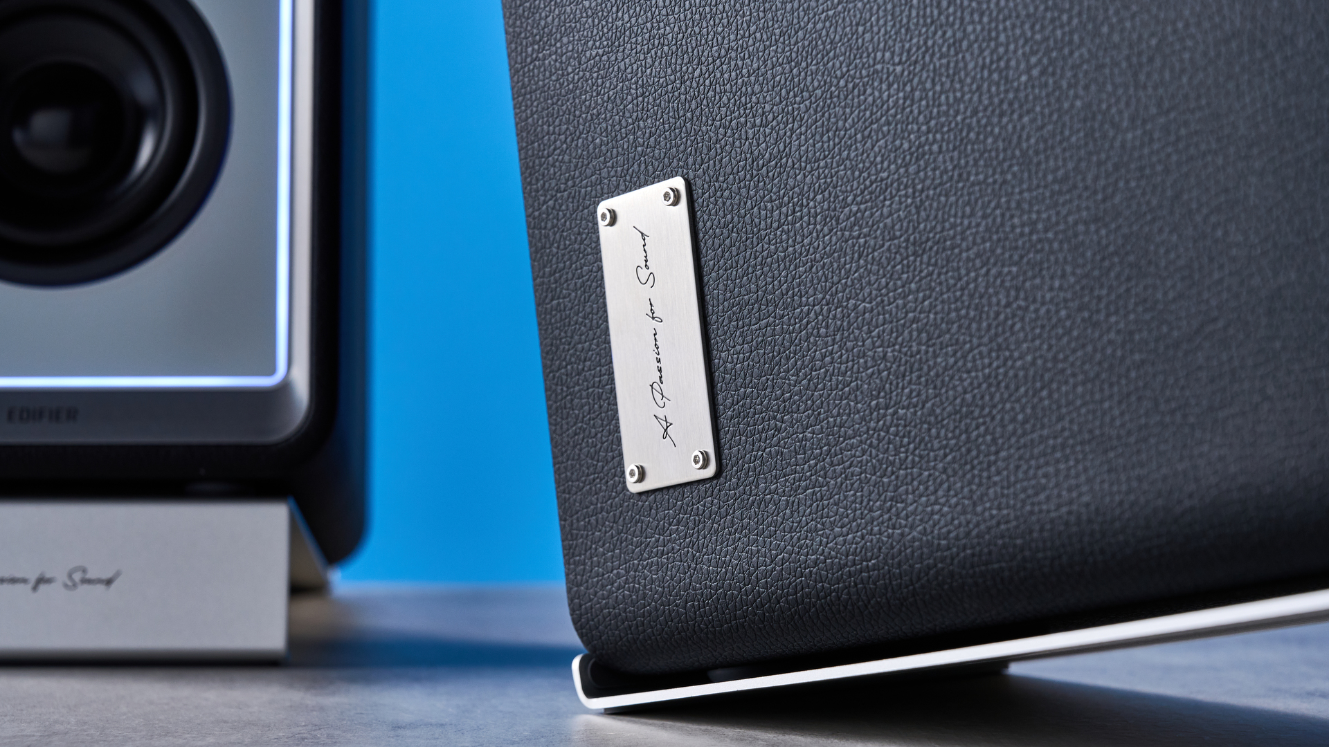 Edifier QR65 gaming and computer speakers in black