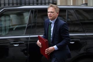 Grant Shapps leaving a car outside of Downing Street