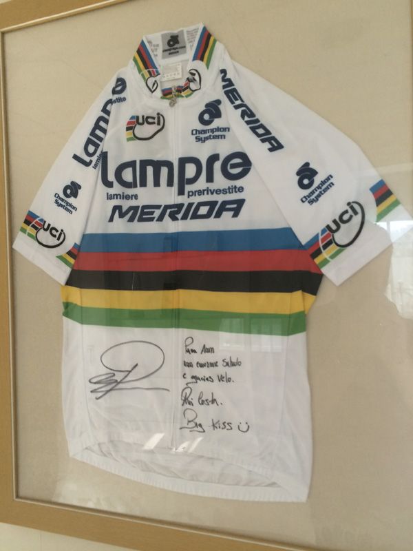 and round the corner Rui Costa's world champs jersey