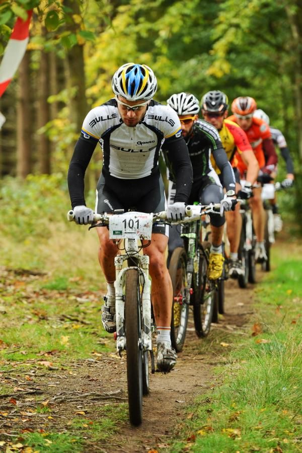 Tim Boehme leads Manuel Fumic