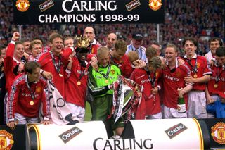 Manchester United celebrate with the Premier League trophy, 1999