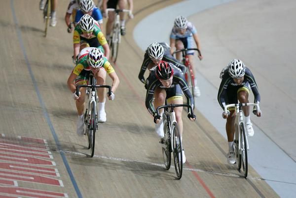 The sprint in the women's scratch race.
