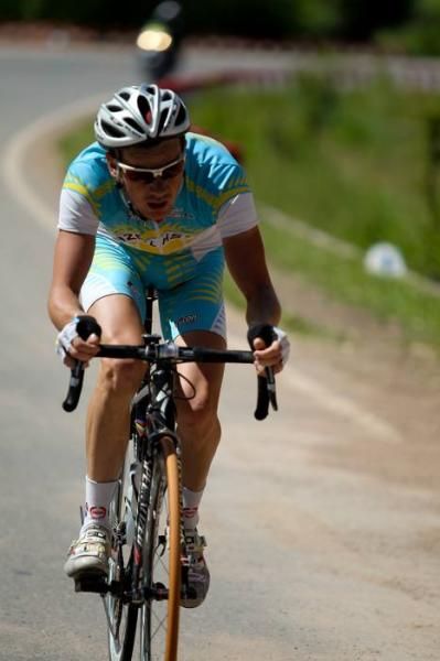 Alexandr Shushemoin (Kazakhstan) goes it alone just before the climbing starts.