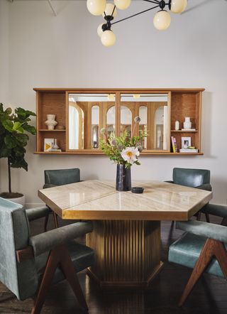 Round meeting room table at the Malin coworking space in new York