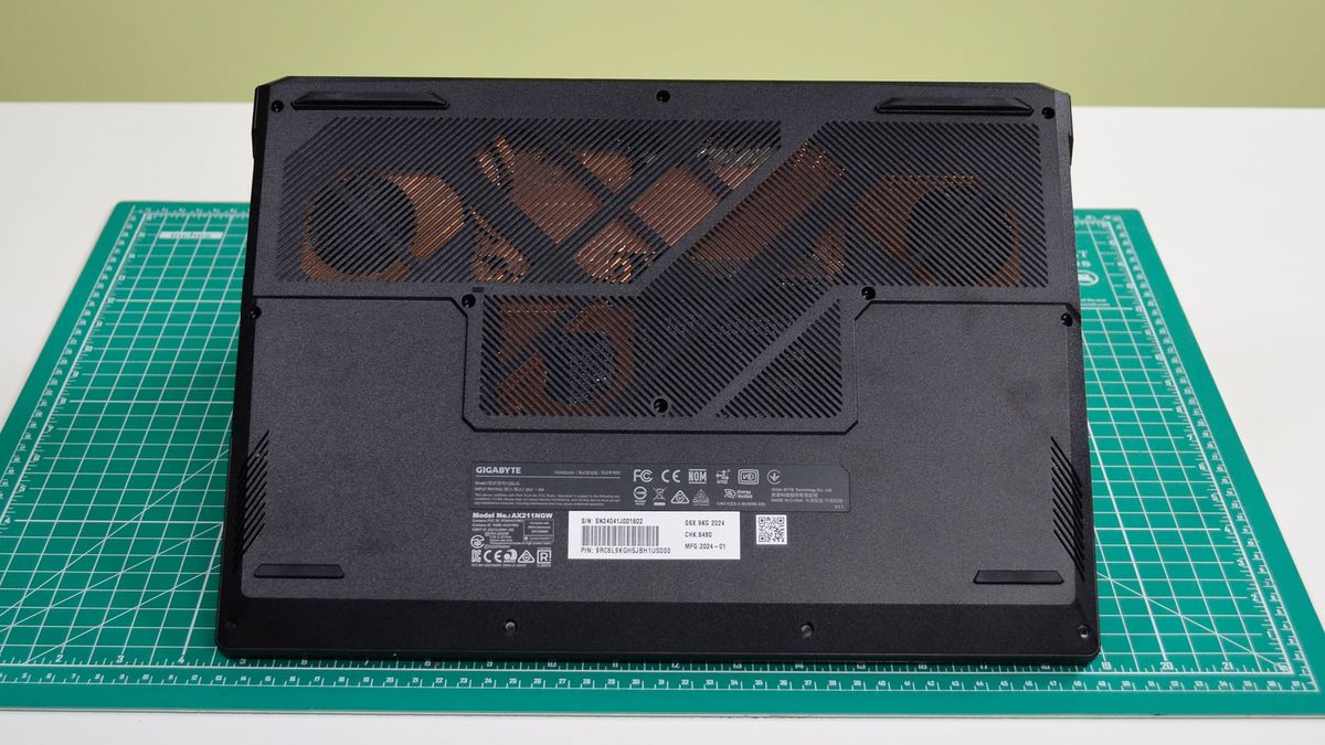 A Gigabyte Aorus G6X 9KG on a desk