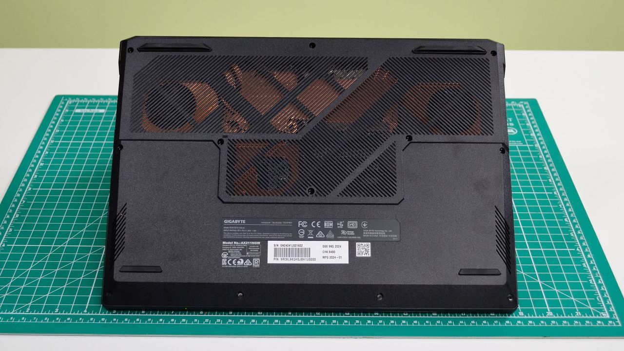 A Gigabyte Aorus G6X 9KG on a desk