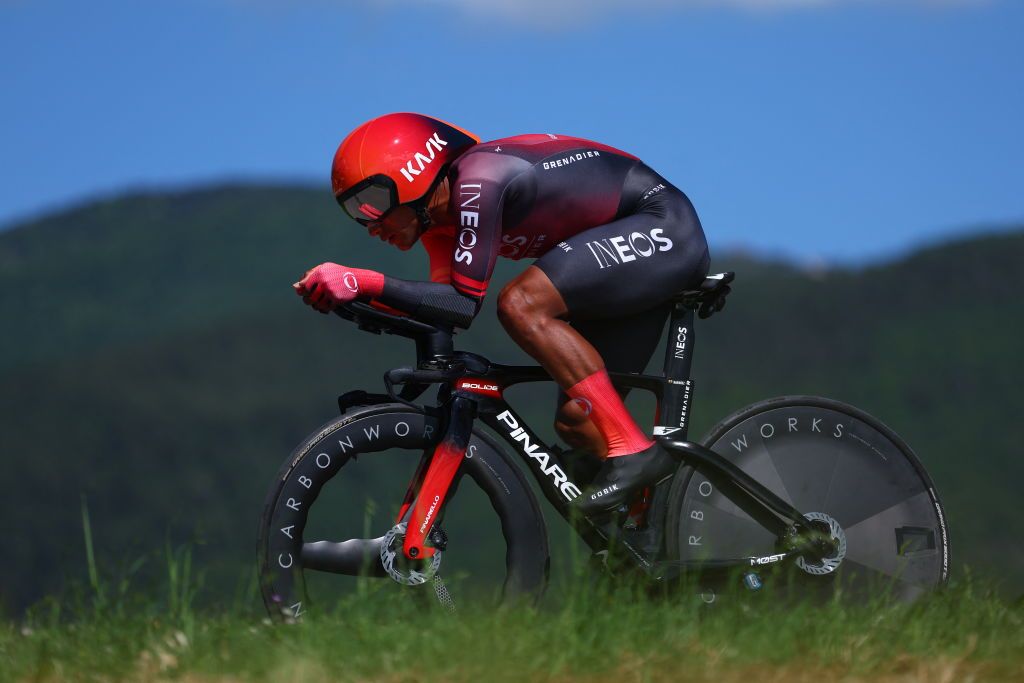 Team Ineos' Ecuadorian Jhonatan Narvaez competes during the 7th stage of the 107th Giro d'Italia cycling race, an individual time trial between Foligno and Perugia, on May 10, 2024 in Foligno. (Photo by Luca Bettini / AFP)