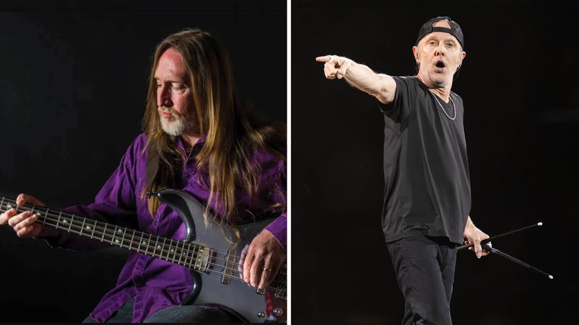 Scott Reeder plays his left-handed bass (with right-handed strings) and wears a purple shirt. Lars Ulrich (right) points and holds two drums sticks in his hand.