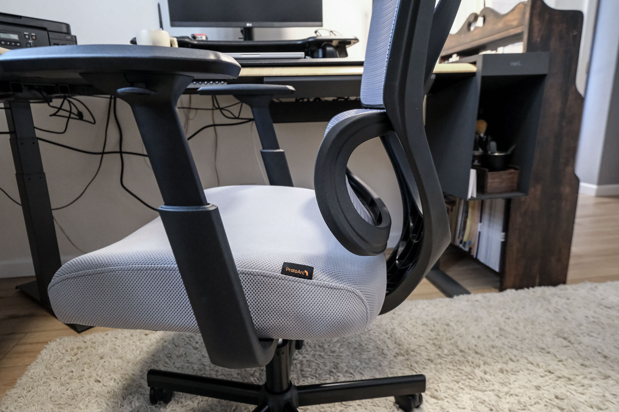 A side view of the lumbar support of the ProtoArc EC100 office chair