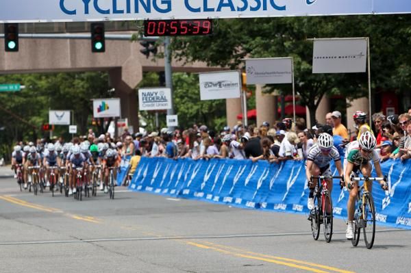 A break gets off the front of the womens field.