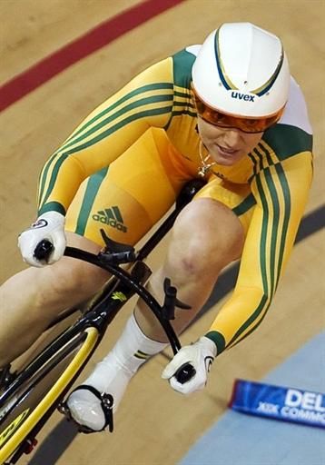 Anna Meares (Australia) powers to a gold medal in the 500m time trial.
