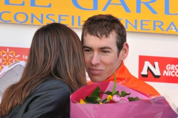 Arnaud Molmy (Team Roubaix-Lille M&eacute;tropole) accepts his prize