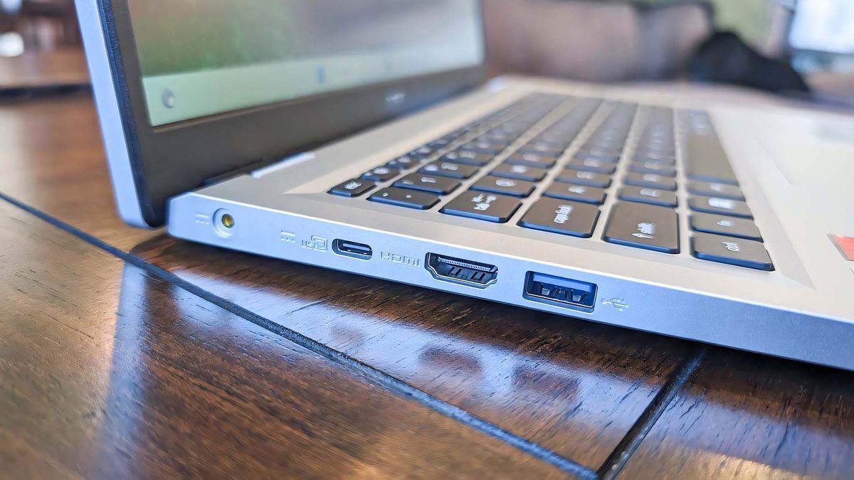 Acer Aspire Go 14 right ports.