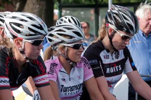 The ladies line up in Bathurst.