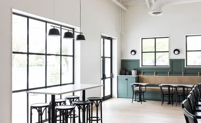 Stool seating and tables at Hank's, Austin, USA