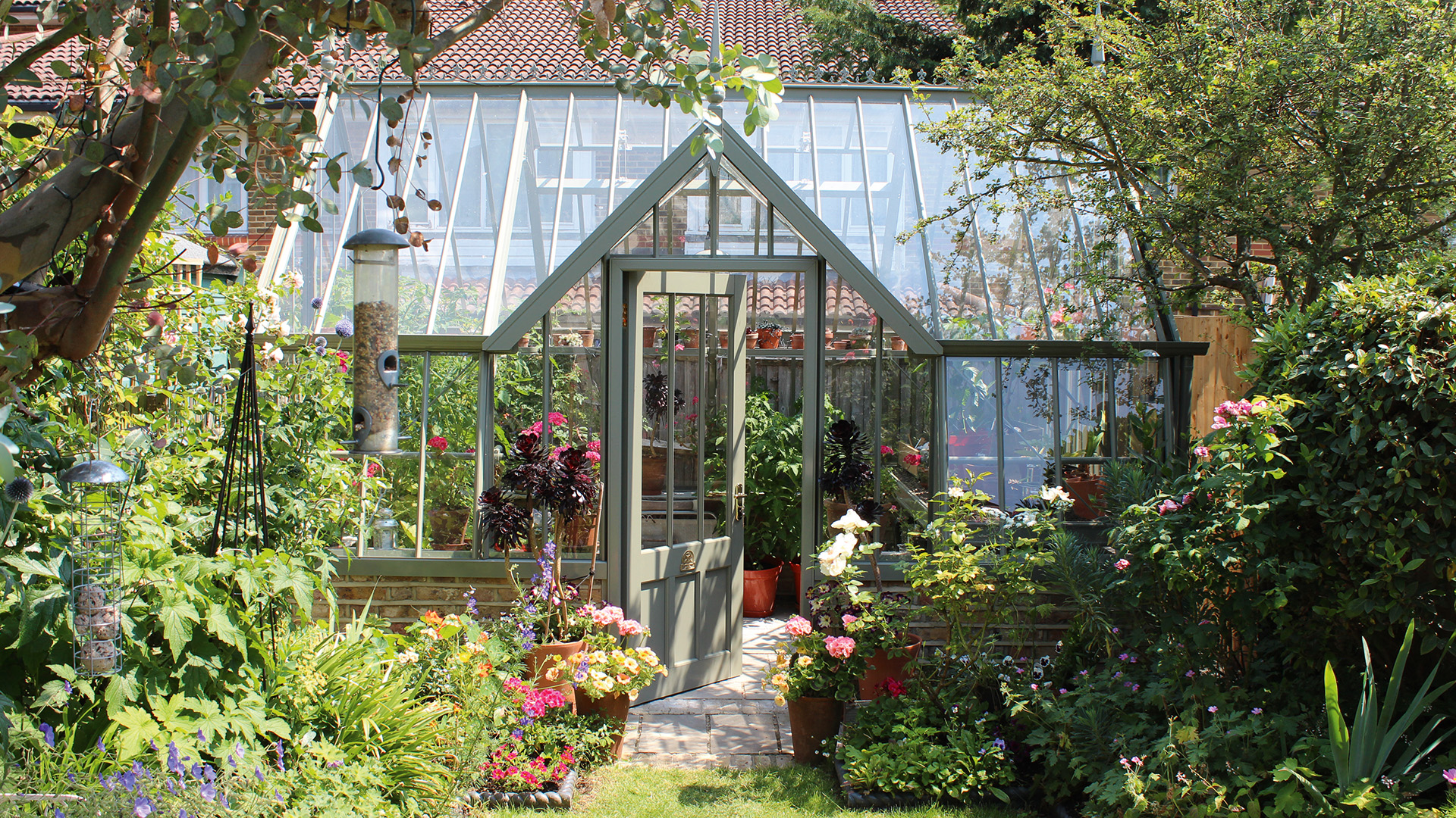 How to choose a greenhouse | Real Homes