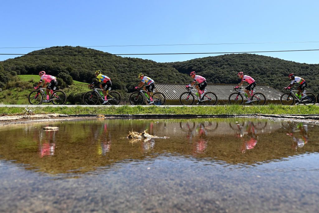 LEITZA SPAIN APRIL 04 Jonathan Caicedo of Ecuador Jhoan Esteban Chaves Rubio of Colombia Odd Christian Eiking of Norway Merhawi Ghebremedhin Kudus of Eritrea Rigoberto Uran of Colombia Richard Carapaz of Ecuador and Team EF EducationEasypost and a general view of the peloton competing during the 62nd Itzulia Basque Country 2023 Stage 2 a 1938km stage from Viana to Leitza UCIWT on April 04 2023 in Leitza Spain Photo by David RamosGetty Images
